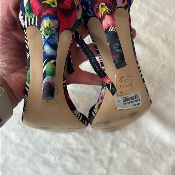 Size 8 Aldo floral 3.5” Heels pumps with Ankle Straps - Picture 6 of 11